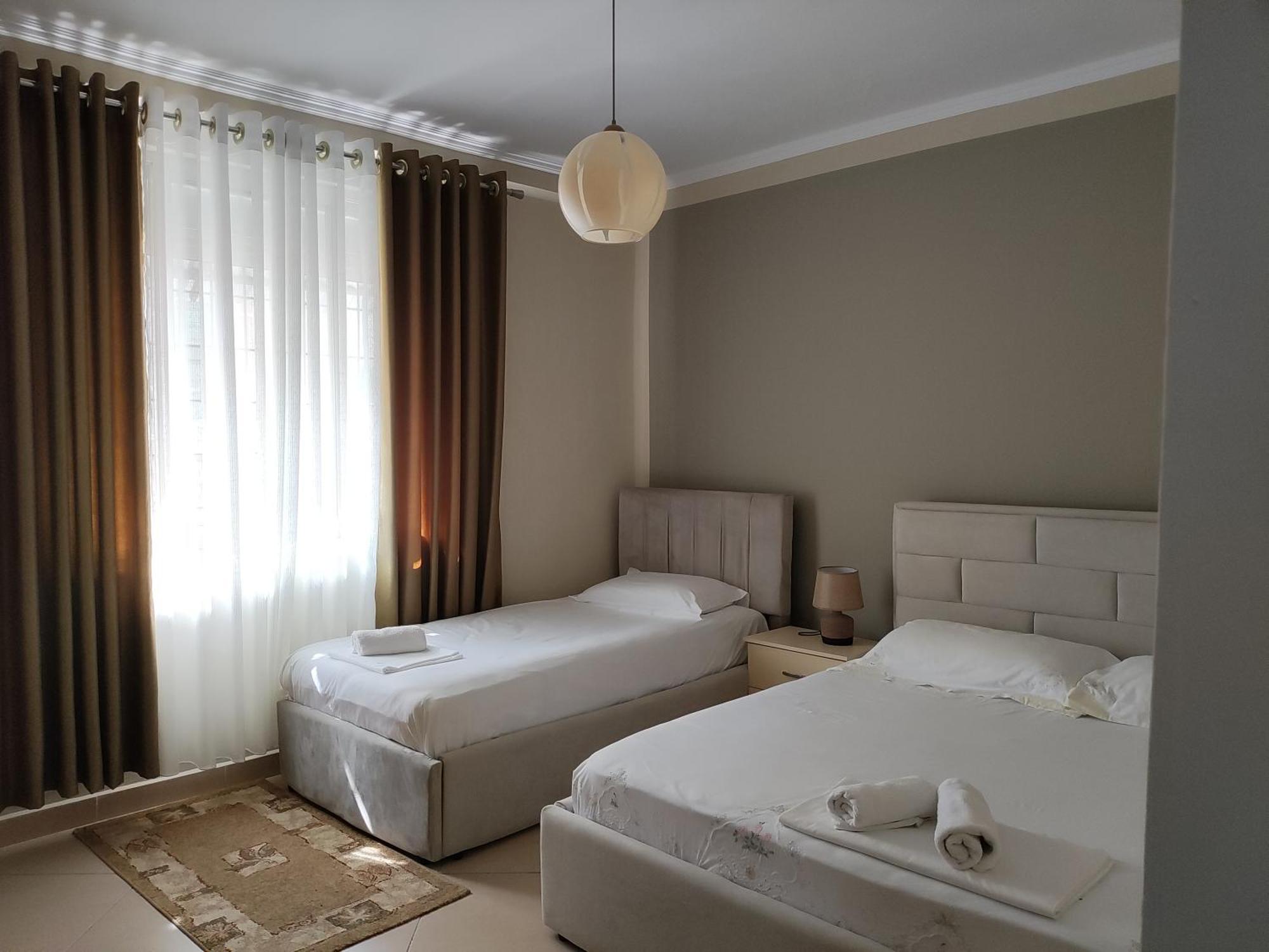 בראט Guest House Shyti מראה חיצוני תמונה